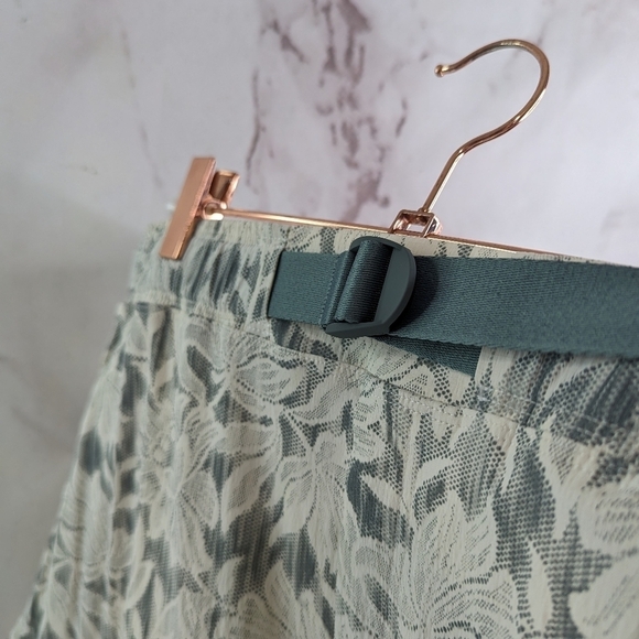 Athleta Pants Womens 16 Trekkie Hike Convertible Ethereal Green Lace Zip Off - Picture 3 of 13